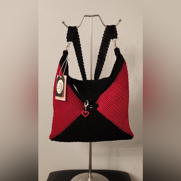 Medium sized red and black handbag with removeable strap and charm! - Picture 5 of 5